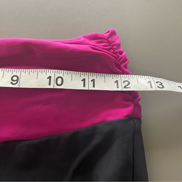 Under Armour Cropped Leggings – Pink & Black Size: Small - Picture 6 of 8